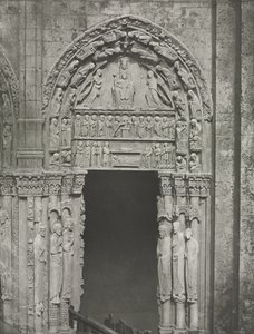 Chartres-i katedrális: Chartres-i Miasszonyunkkal a királyi kapu jobb oldalán. alkotó: Charles Nègre