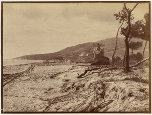 Golfe-Juan strandja a de la Croisette-fok felé alkotó: Charles Nègre