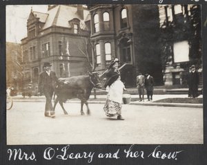 Kate és Patrick OLearynek öltözött emberek tehenükkel az 1871-es chicagói tűzvész 40. évfordulója alkalmából, 1911 alkotó: Charles R. Clark