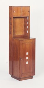 Gyöngyház intarziás éjjeliszekrény, 1917 (mahagóni) alkotó: Charles Rennie Mackintosh