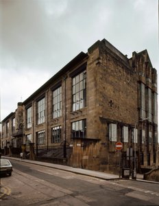 Kilátás a Képzőművészeti Iskolára, amelyet Charles Rennie Mackintosh (1868-1928) építész tervezett alkotó: Charles Rennie Mackintosh