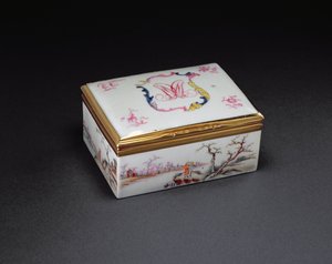 Egy monogramos tubákos doboz, Qianlong-korszak (1736-95) 1750 körül (porcelán)