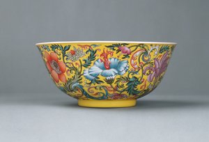 Finom famille rózsa sárga őrölt tál, 1821-1850 alkotó: Chinese School