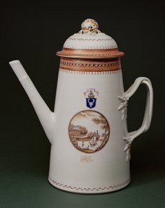 Armorial kávéskanna, Machenzie karjaival, 1790 körül (porcelán)