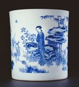Kék-fehér ecsettartó festett hölgy és fiúk hobbilovakon a kertben, Chongzheng, 1630-44 (porcelán) (lásd: 205937)