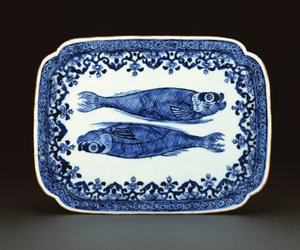 Kék-fehér export porcelán edény hallal festve (porcelán)