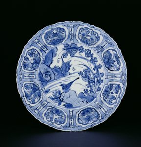 Kék-fehér kraak tányér festett madarakkal egy tájban, kócsagjegy, Wanli, 1595-1605 (porcelán) (lásd: 205991)