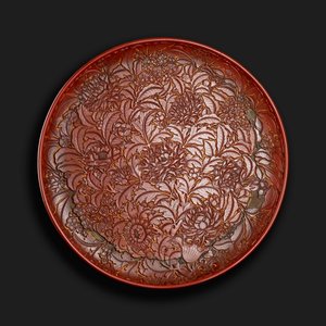 Faragott edény Xuande (1426-36) jelzéssel az alján, kínai (piros lakk a fán)