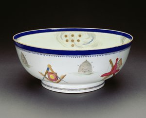 Famille Rose Export szabadkőműves tál, Qianlong időszak, 1736-95 (porcelán) (lásd még: 133044 és 133046)
