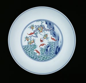 Máz alatti kékre és ducai zománcokra festett porcelántál, 1723-1735 (porcelán)