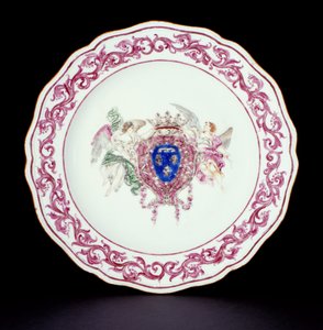 Rose Famille tányér Franciaország fegyvereivel, Qianlong időszak (1736-95) 1765 körül (porcelán)