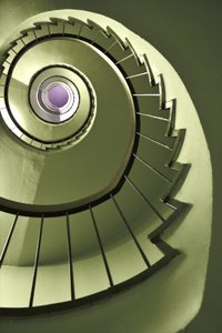 Geometrikus csigalépcső alkotó: Christina Sillen