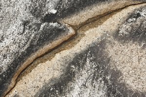 Víz által koptatott kőrepedés alkotó: Christina Sillen