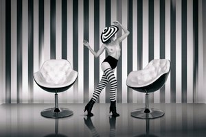 Elegáns, testszínű csíkok alkotó: Christine von Diepenbroek