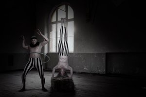 Sötét cirkusz – Fejállás alkotó: Christine von Diepenbroek