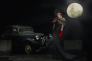 Holdfényes noir elegancia alkotó: Christine von Diepenbroek