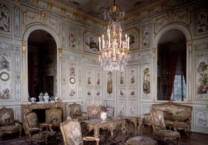 Kilátás a Chateau de Champs sur Marne nagy nappalijára. Christophe Huet (1700-1759) díszítette