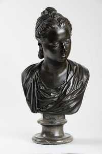 Mrs. Martha Swinburne mellszobra alkotó: Christopher Hewetson