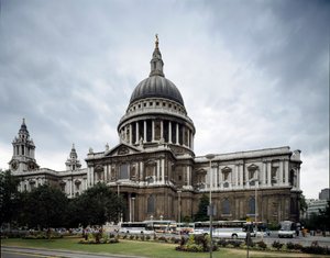 A Christopher Wren (1632-1723) építész által tervezett Szent Pál-székesegyház látképe, a kupola a Pantheon beceneve. London, Anglia