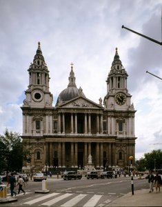 Kilátás a Szent Pál-székesegyházra, amelyet Christopher Wren (1632-1723) építész tervezett. 1675-1710 London, Anglia