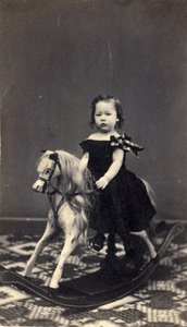 Fiatal lány hintalovon, 1860-as évek (albumnyomat) alkotó: Clark and Hamlin