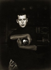 Önarckép, 1927 körül (zselatinos ezüstnyomat) alkotó: Claude Cahun