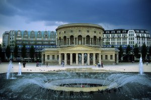 Építészet: a Rotunda de la Villette (Rotunda Ledoux) (1784-1789) képe, amelyet Claude Nicolas Ledoux (1736-1806) építész készített. Párizs, Sztálingrádi tér.