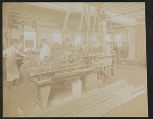 Dressler & Co. mozgóképlaboratórium férfiakkal