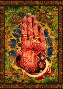 Díszes mehndi a kézen