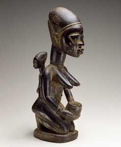 Anya és gyermek alakja, Nigéria, 19. század vége (fa és indigó nyomai)
