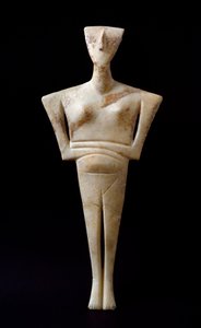 Art of Cyclades: „” női figura””” márványbálvány Syrosból. Kr.e. 3000. Kükladikus civilizáció (-3200 és -2000) V. 46 cm Athénész, Országos Régészeti Múzeum - Női bálvány, Syrosból - Márványszobor (H.46 cm), cikládikus kultúrkör, Kr.e. 3000 körül - Nati alkotó: Cycladic