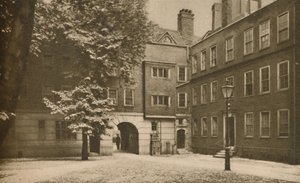 „A holborni Staple Inn csendes másik udvarának macskakövei”, 1935. alkotó: Cyril Ellis