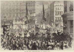 A Shah elhagyja a Charing-Cross állomást a Buckingham-palotába
