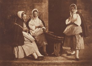Mrs. Logan és két ismeretlen nő, Newhaven, 184347, nyomtatott c. 1916. Alkotók: David Octavius Hill, Robert Adamson, Hill & Adamson. alkotó: Hill and Adamson