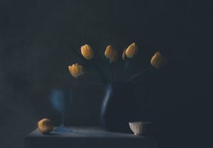 Hangulatos sárga tulipánok csendélet