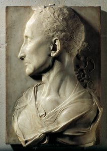 Az egykor Jules Cesar néven ismert Laure-i férfi profilja. Desiderio Settignanónak (1428-1464) tulajdonított márványszobor. 15. század. Louvre Múzeum, Párizs