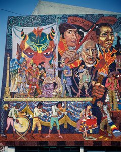 Hidalgo, Morelos és Juarez, a függetlenségi harc hősei, részlet a mozaikfreskóból a Felkelők Színházának homlokzatán, Mexikóváros. Mexikó, 20. század. alkotó: Diego Rivera