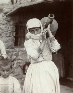 Örmény vidéki lány, Jereván, Örményország, 1880-as évek.