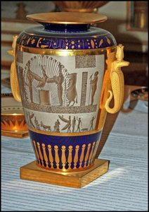 Váza, Vivant Denon, "egyiptomi" porcelánszerviz, Sevres, 1806 (festett és aranyozott porcelán)