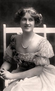 Nina Sevening brit színésznő, a XX. század elején.
