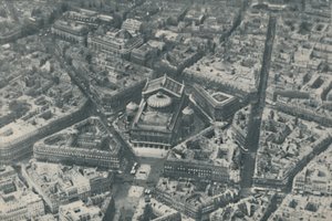 Párizs központi építészeti jellemzője, amelyet az utcatervezés előrelátása javított, 1935 alkotó: ENA