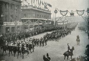 A haditengerészeti kontingens átkelő London hídon Southwarkba, London, 1897.