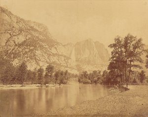 A Yosemite vízesése. (Nagy Grizzly Medve.) 2600 láb magas vízesés.