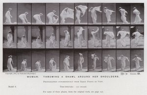 Mozgó emberalak: Nő, kendőt a vállára vetve (f/w fotó) alkotó: Eadweard Muybridge