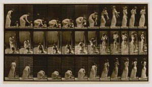 Nő emeli és hordozza gyermekét, az Animal Locomotion című könyvből alkotó: Eadweard Muybridge