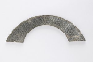 Vékony, körívre vágott plakett, huang típusú, Changsha, Hunan tartomány, Kr.e. 4-3. század (jáde)