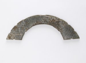 Vékony, körívre vágott plakett, huang típusú, Changsha, Hunan tartomány, Kr.e. 4-3. század (jáde)