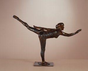 Táncosnő: arabeszk jobb lábon, bal kar egy vonalban alkotó: Edgar Degas