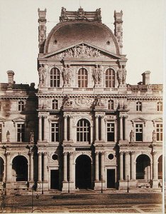 A Louvre Richelieu pavilonja (f/w fotó)