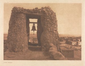 XVI. portfólió, 564. tábla: Acoma harangtorony alkotó: Edward S. Curtis